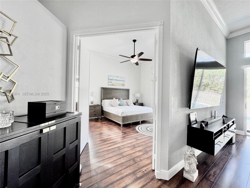 For Rent: $5,500 (3 beds, 2 baths, 2118 Square Feet)