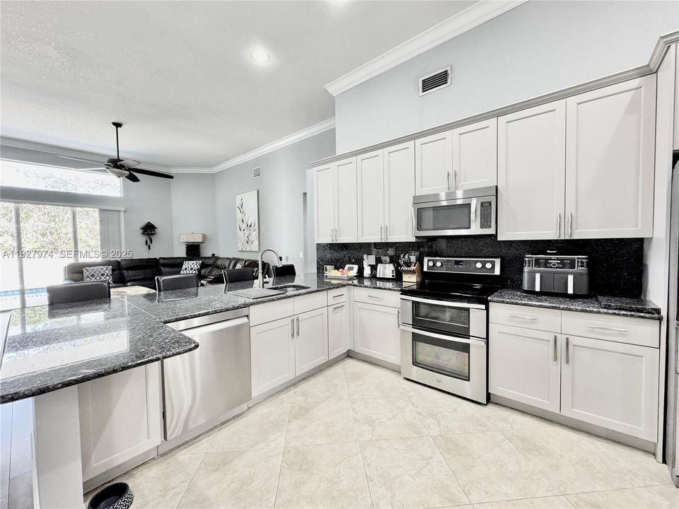 For Rent: $5,500 (3 beds, 2 baths, 2118 Square Feet)