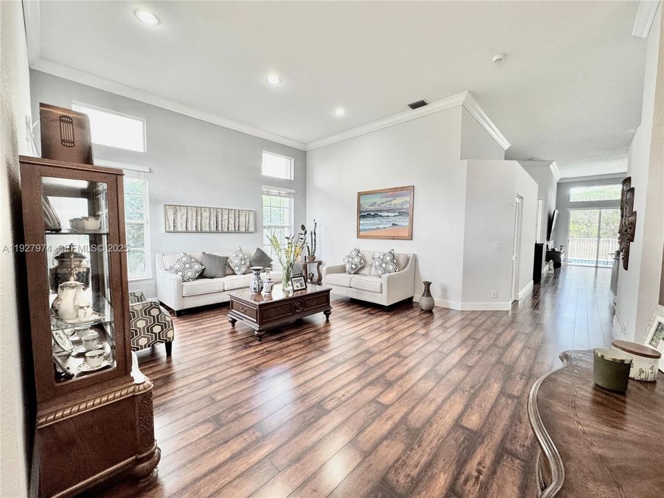 For Rent: $5,500 (3 beds, 2 baths, 2118 Square Feet)