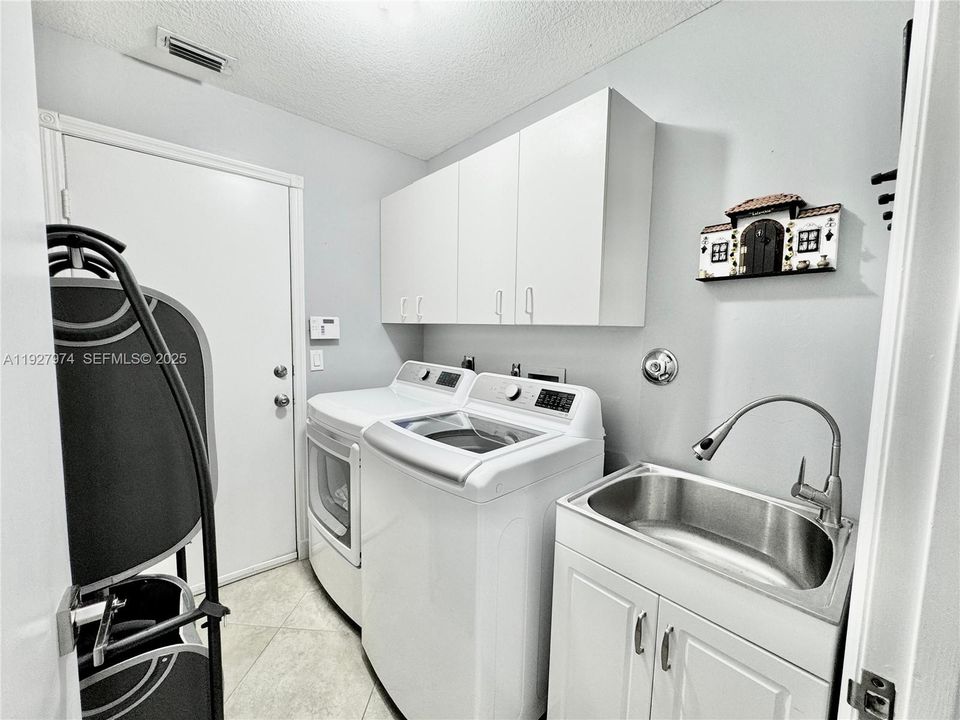 For Rent: $5,500 (3 beds, 2 baths, 2118 Square Feet)