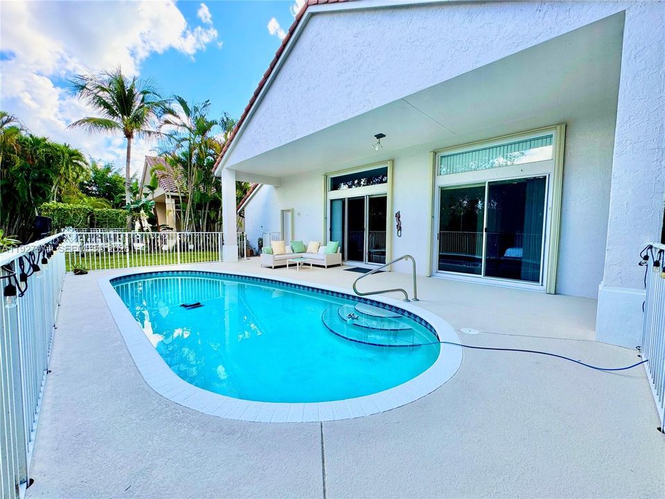 For Rent: $5,500 (3 beds, 2 baths, 2118 Square Feet)