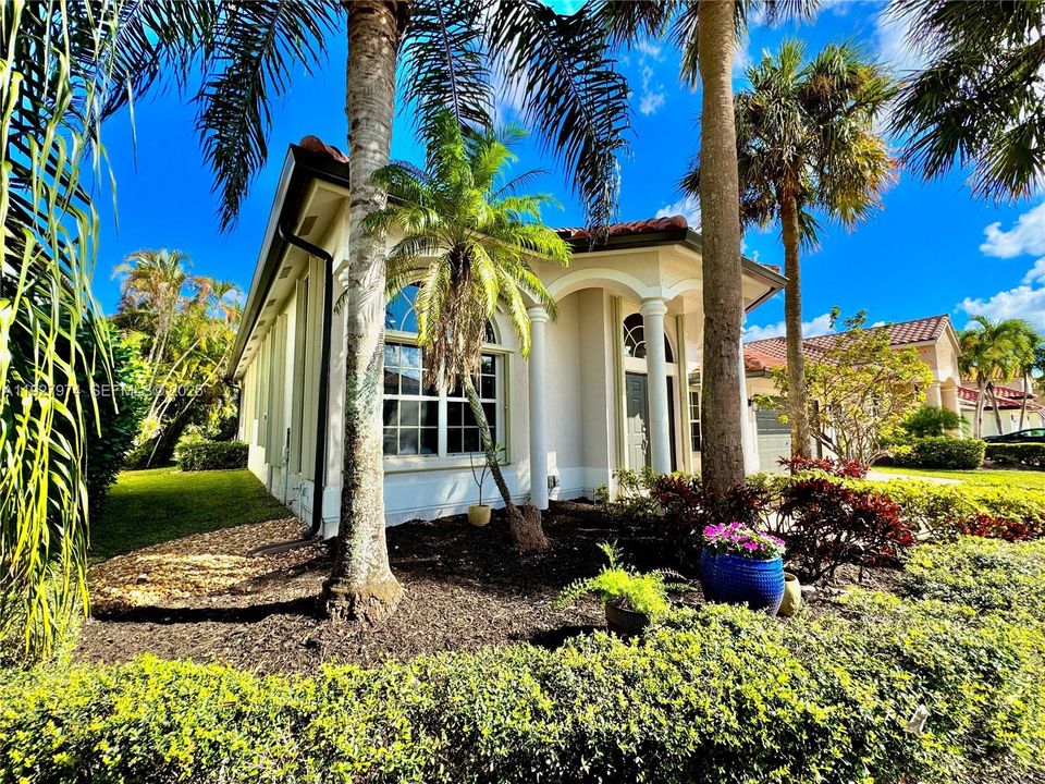 For Rent: $5,500 (3 beds, 2 baths, 2118 Square Feet)