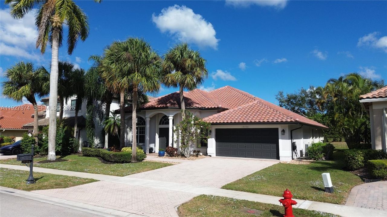 For Rent: $5,500 (3 beds, 2 baths, 2118 Square Feet)