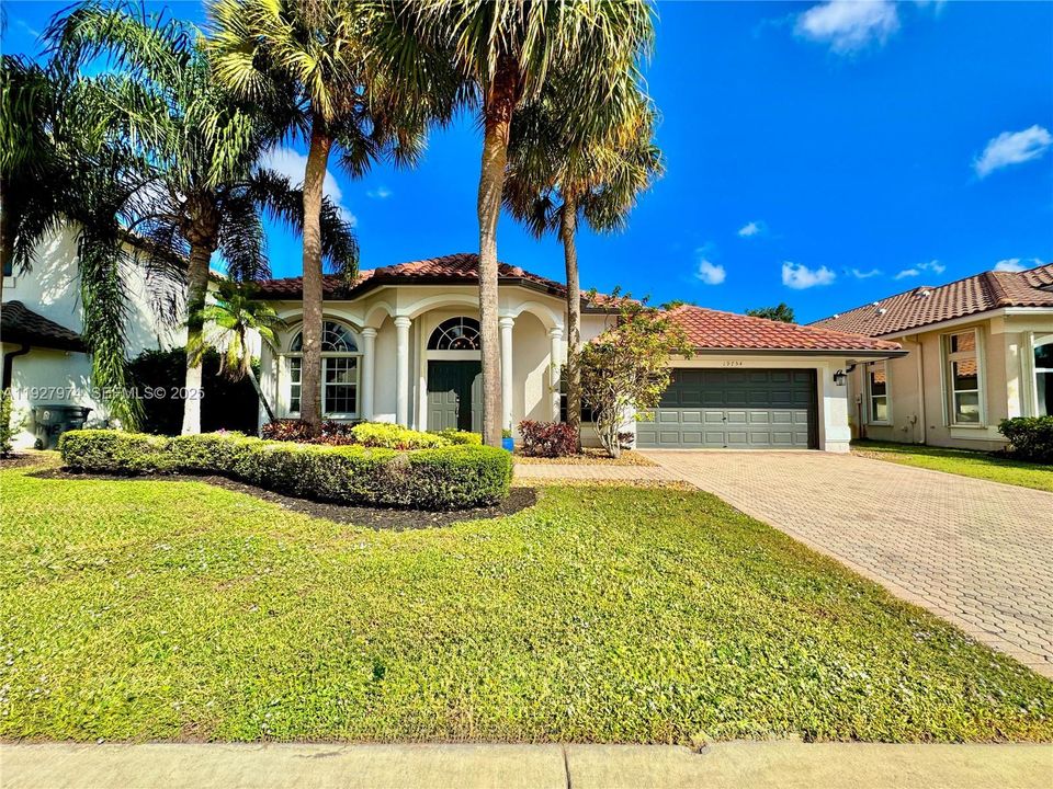 For Rent: $5,500 (3 beds, 2 baths, 2118 Square Feet)