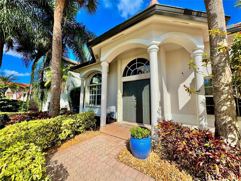 For Rent: $5,500 (3 beds, 2 baths, 2118 Square Feet)