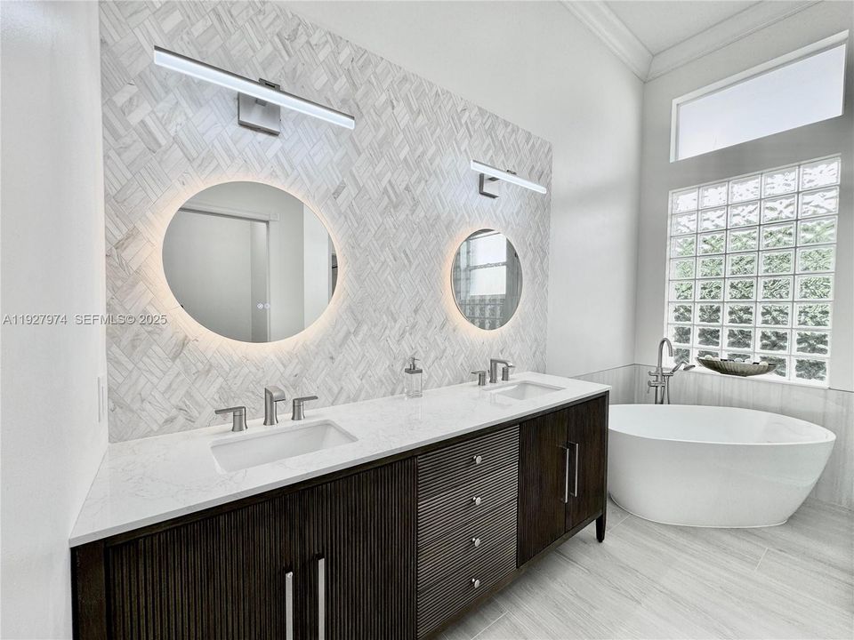 For Rent: $5,500 (3 beds, 2 baths, 2118 Square Feet)