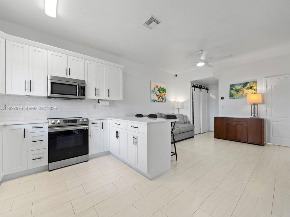 出租: $3,700 (3 贝兹, 2 浴室, 1804 平方英尺)