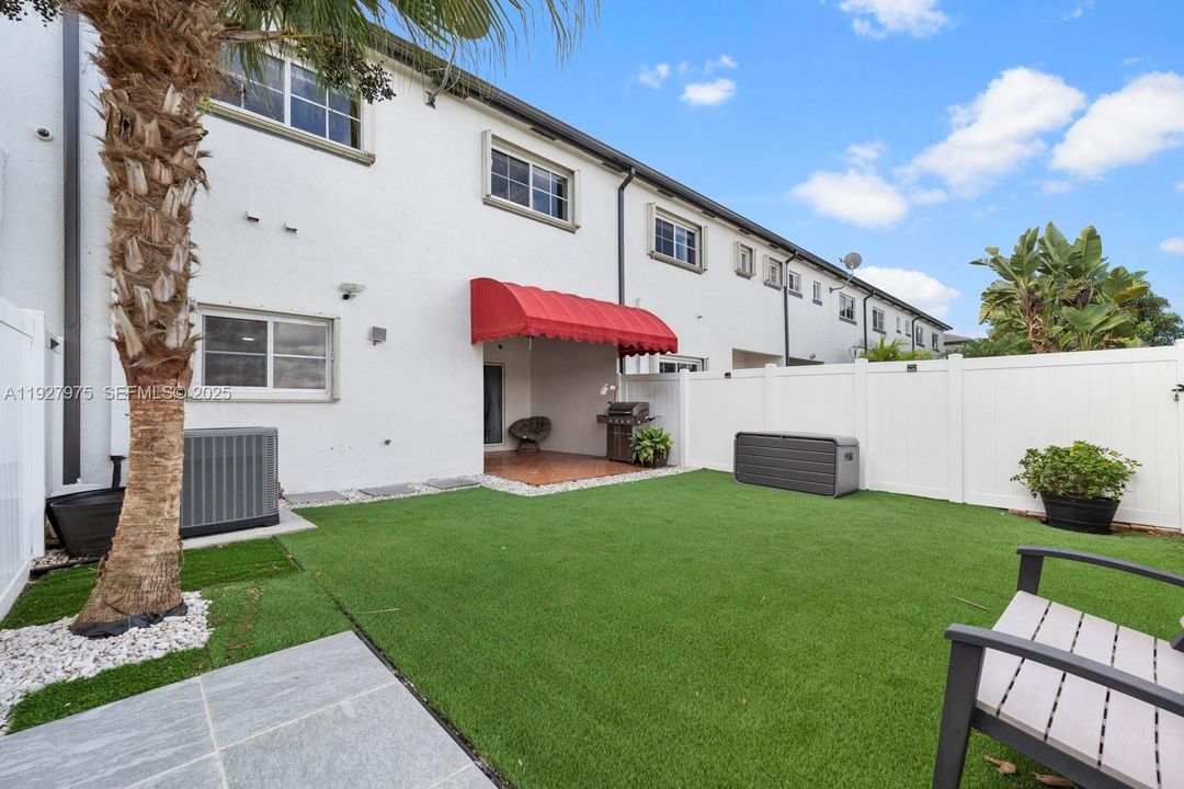 出租: $3,700 (3 贝兹, 2 浴室, 1804 平方英尺)