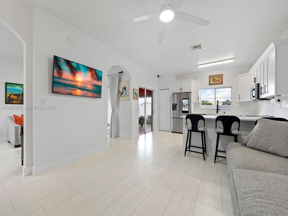 出租: $3,700 (3 贝兹, 2 浴室, 1804 平方英尺)