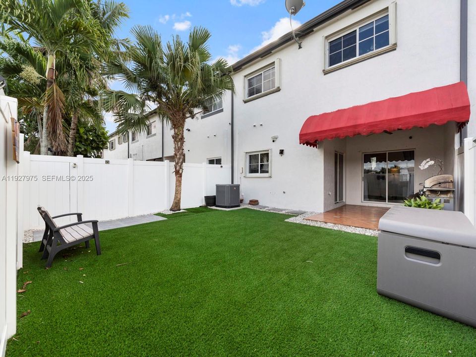 出租: $3,700 (3 贝兹, 2 浴室, 1804 平方英尺)