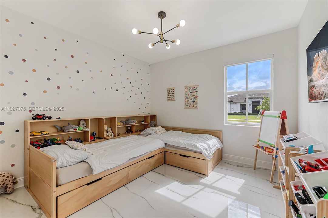 En Renta: $5,500 (3 camas, 2 baños, 2137 Pies cuadrados)