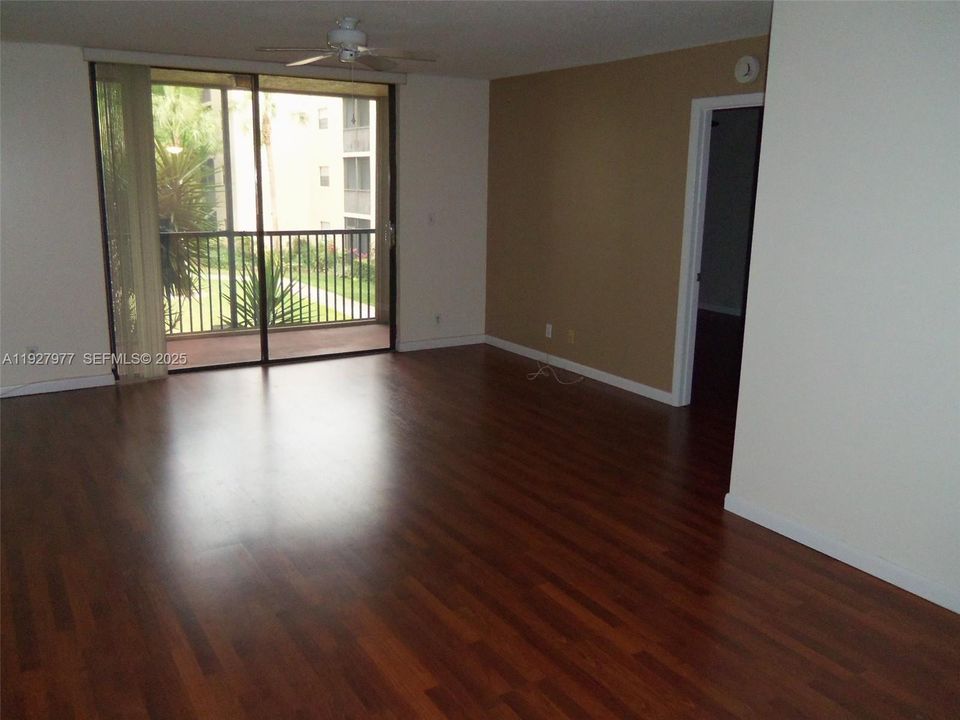 For Rent: $2,150 (2 beds, 2 baths, 940 Square Feet)