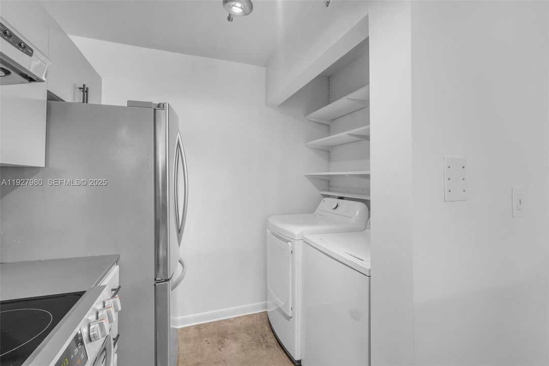 For Sale: $650,000 (2 beds, 2 baths, 990 Square Feet)