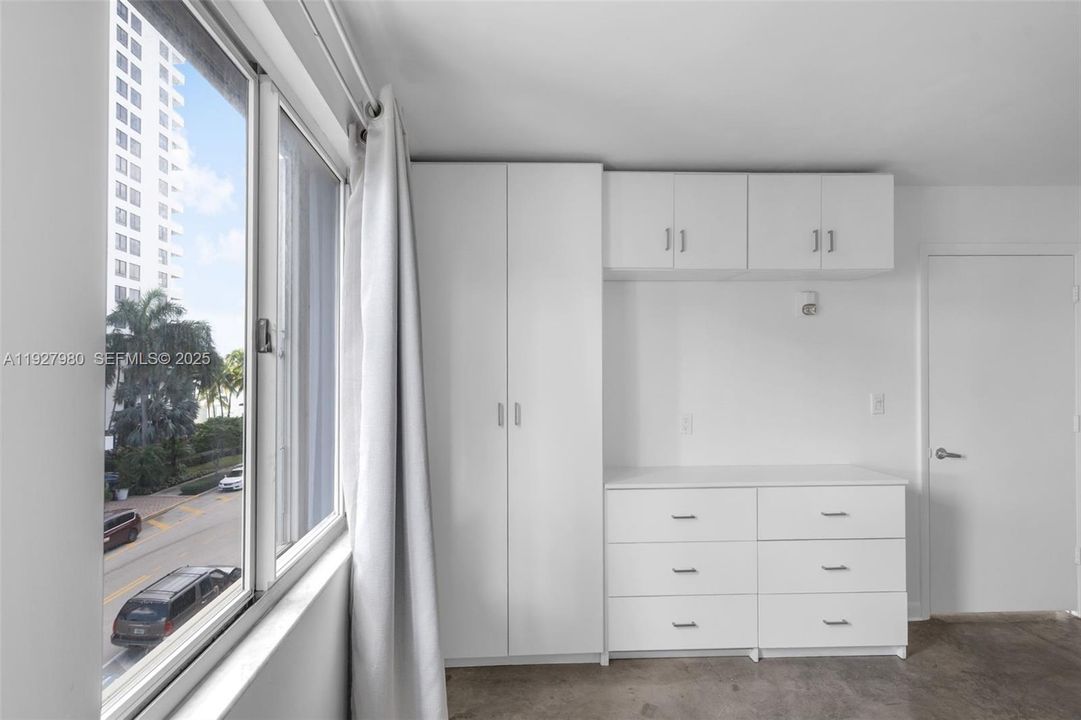 For Sale: $650,000 (2 beds, 2 baths, 990 Square Feet)