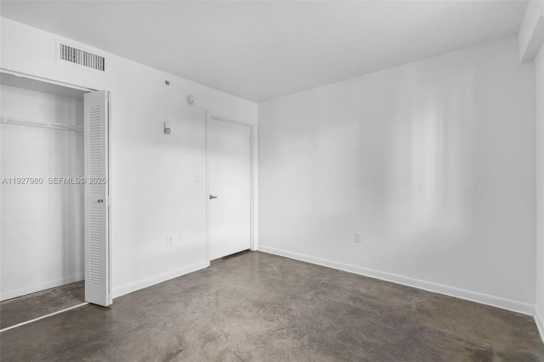 For Sale: $650,000 (2 beds, 2 baths, 990 Square Feet)