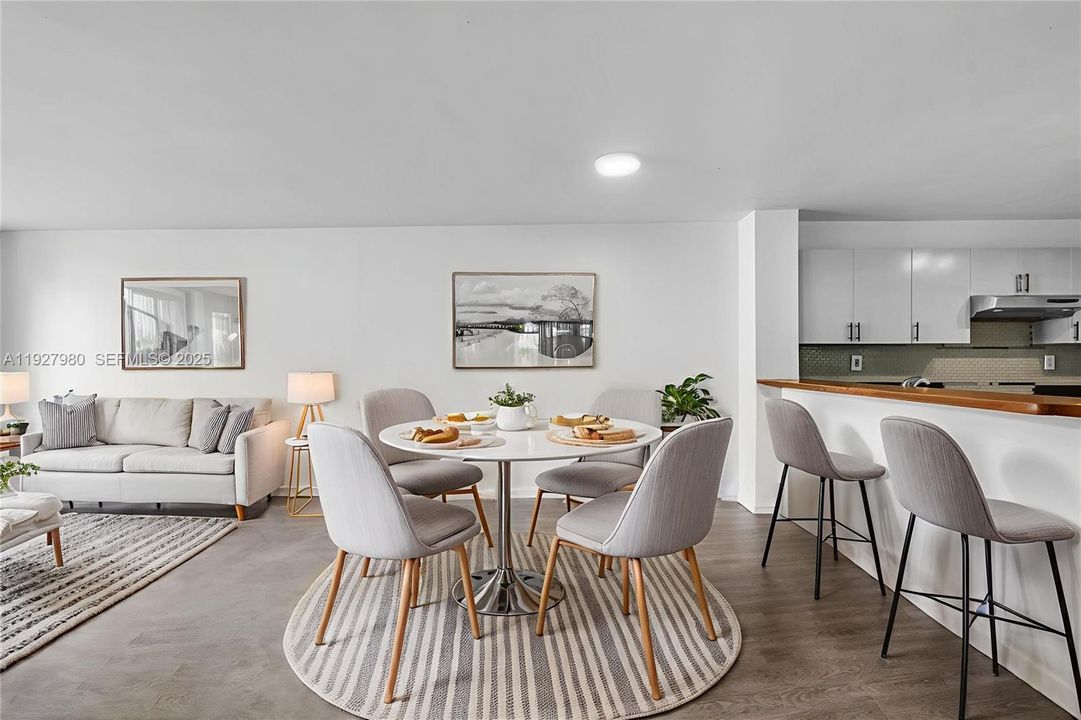 For Sale: $650,000 (2 beds, 2 baths, 990 Square Feet)