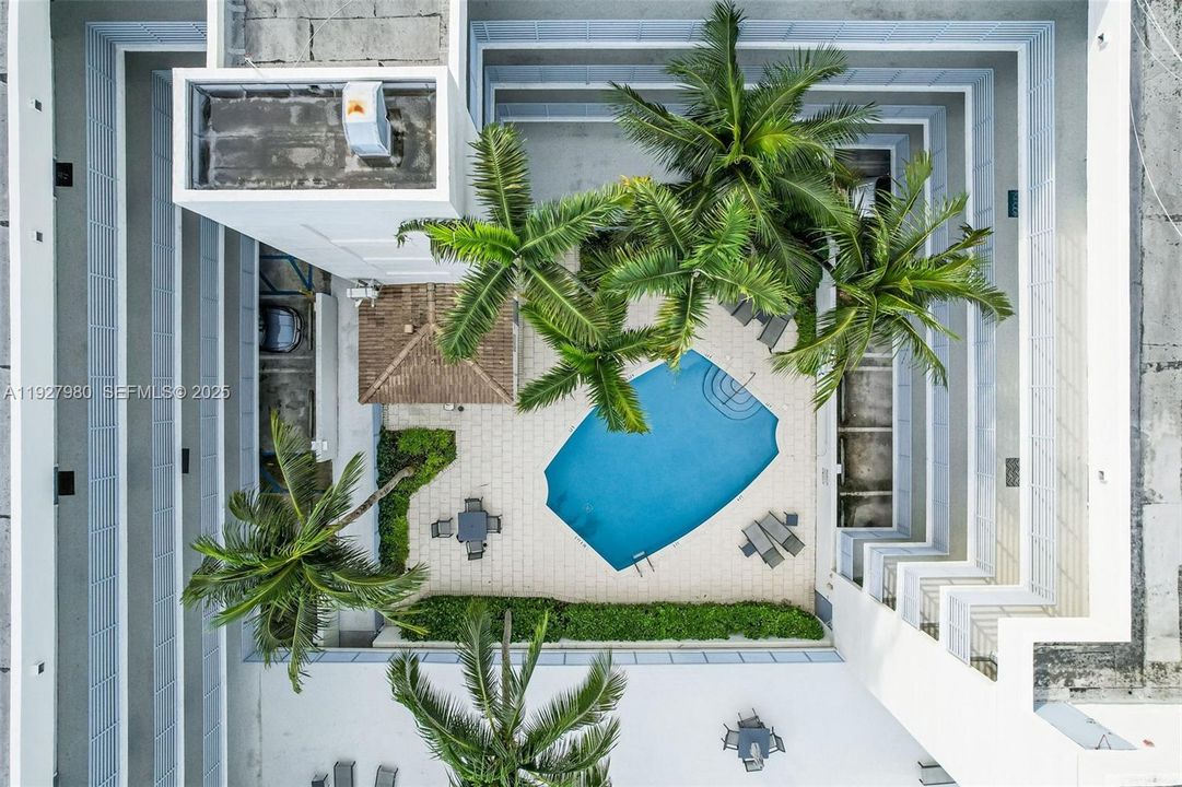 For Sale: $650,000 (2 beds, 2 baths, 990 Square Feet)