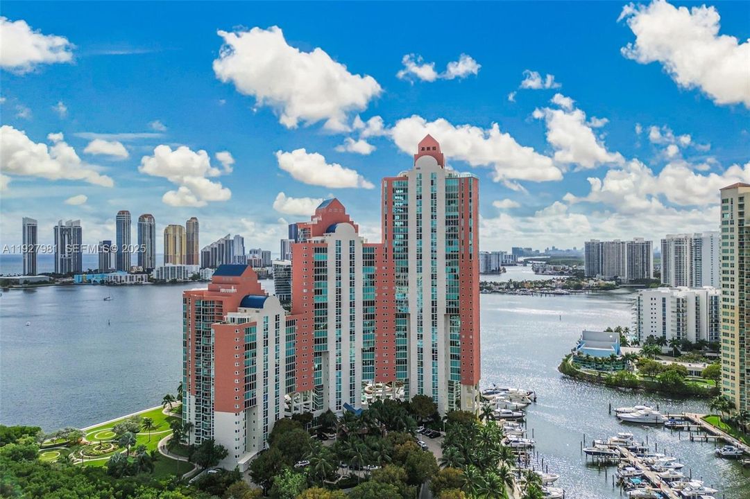 待售: $699,000 (2 贝兹, 2 浴室, 1610 平方英尺)