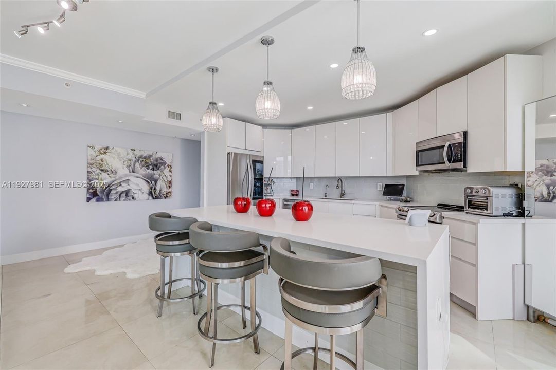 Unique floorplan - open custom kitchen