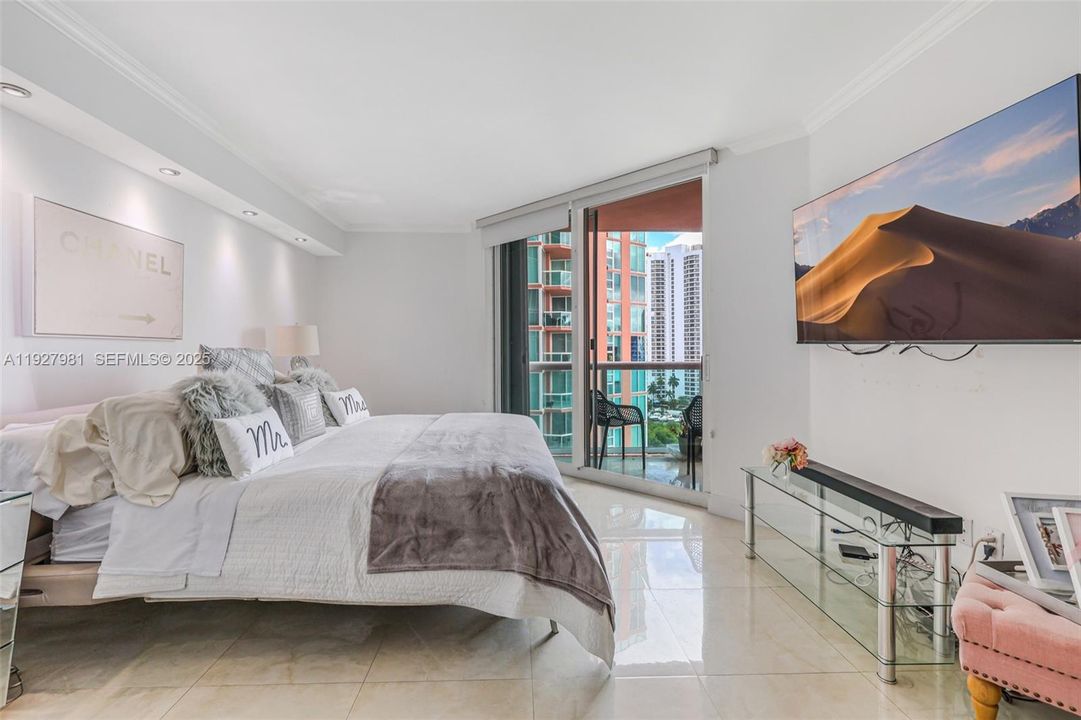 待售: $699,000 (2 贝兹, 2 浴室, 1610 平方英尺)