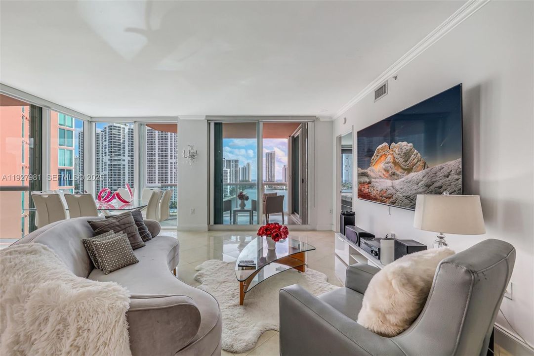 待售: $699,000 (2 贝兹, 2 浴室, 1610 平方英尺)