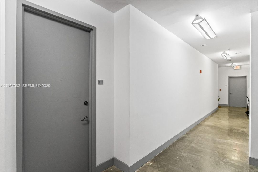 待售: $279,000 (1 贝兹, 1 浴室, 827 平方英尺)