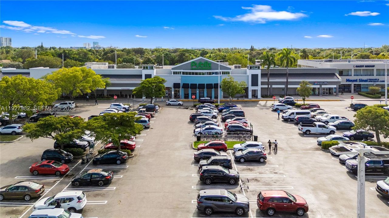 待售: $279,000 (1 贝兹, 1 浴室, 827 平方英尺)