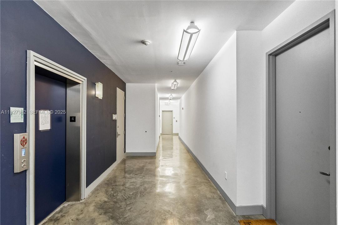 待售: $279,000 (1 贝兹, 1 浴室, 827 平方英尺)