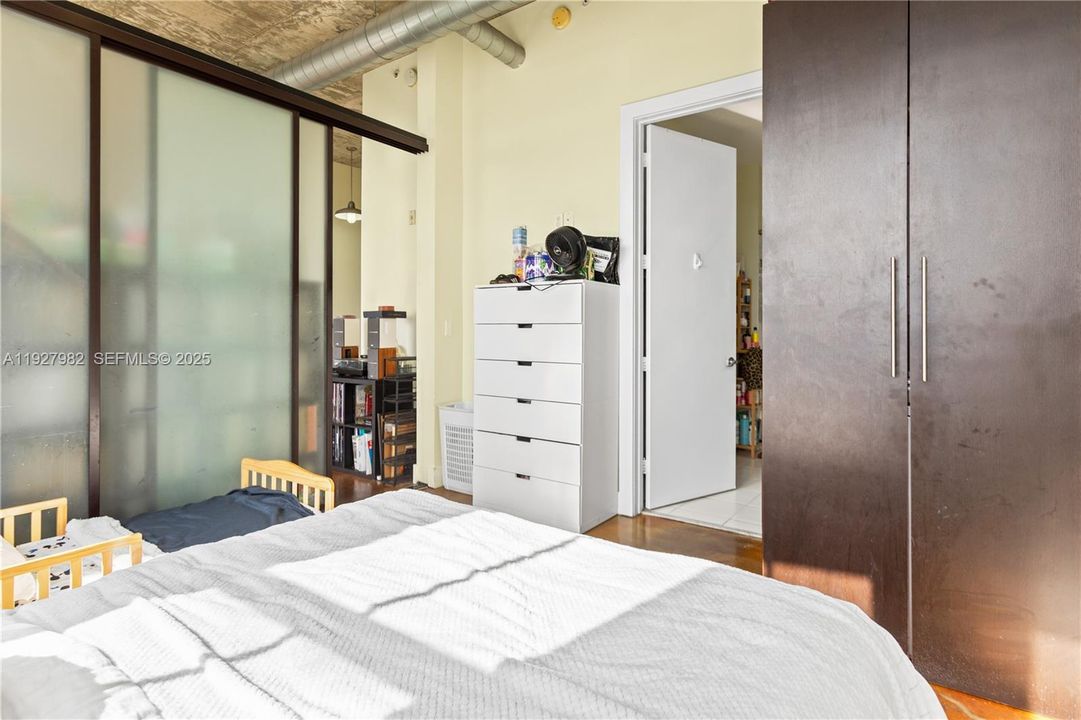 待售: $279,000 (1 贝兹, 1 浴室, 827 平方英尺)