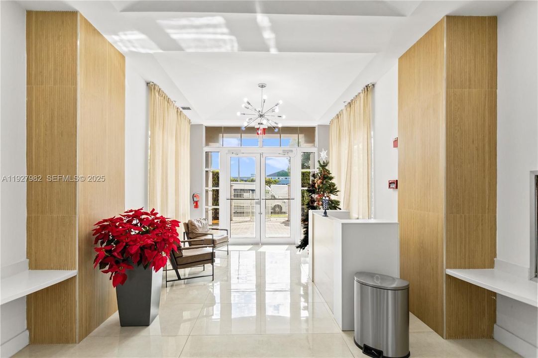 待售: $279,000 (1 贝兹, 1 浴室, 827 平方英尺)