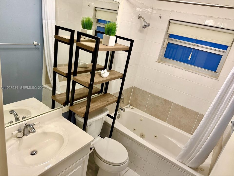 待售: $129,000 (2 贝兹, 2 浴室, 880 平方英尺)