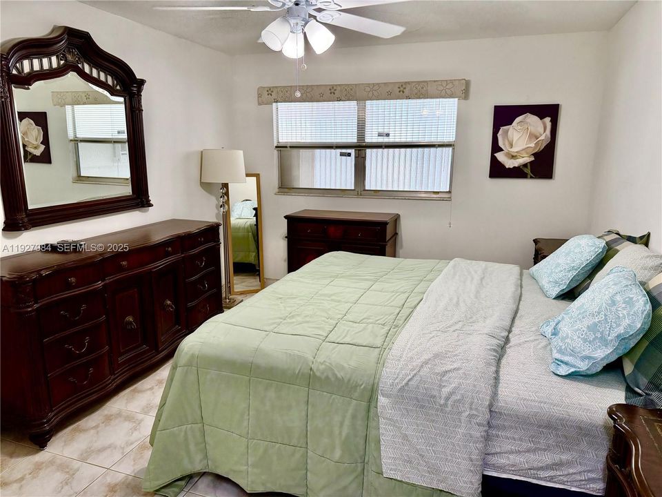 待售: $129,000 (2 贝兹, 2 浴室, 880 平方英尺)