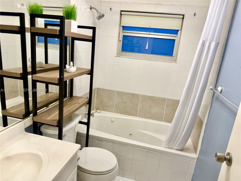 待售: $129,000 (2 贝兹, 2 浴室, 880 平方英尺)