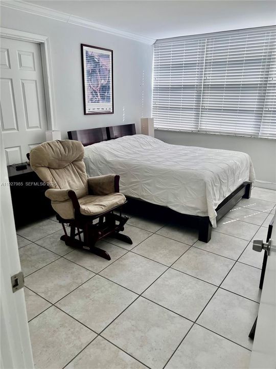 待售: $295,000 (2 贝兹, 2 浴室, 1100 平方英尺)