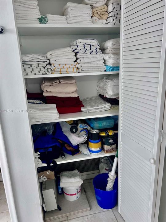 待售: $295,000 (2 贝兹, 2 浴室, 1100 平方英尺)