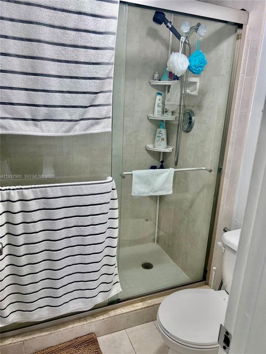 待售: $295,000 (2 贝兹, 2 浴室, 1100 平方英尺)