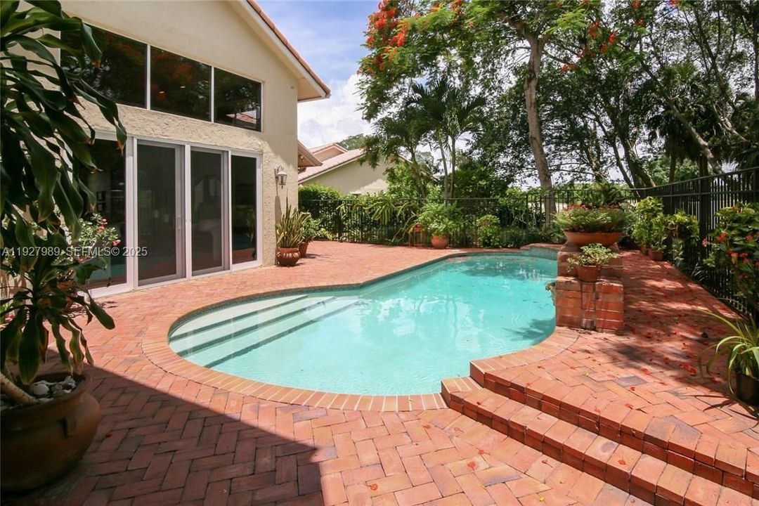 For Sale: $895,000 (4 beds, 3 baths, 2878 Square Feet)