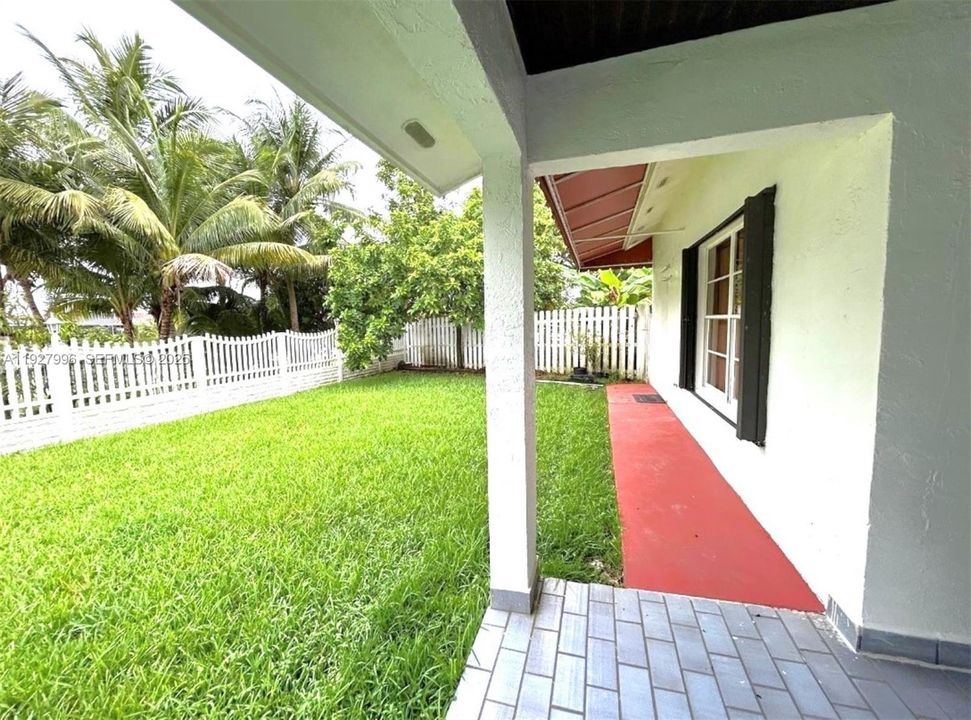 出租: $4,500 (3 贝兹, 2 浴室, 1743 平方英尺)