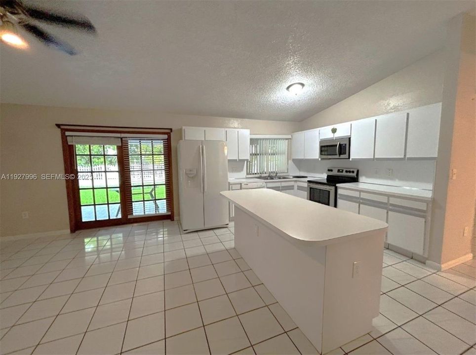 出租: $4,500 (3 贝兹, 2 浴室, 1743 平方英尺)