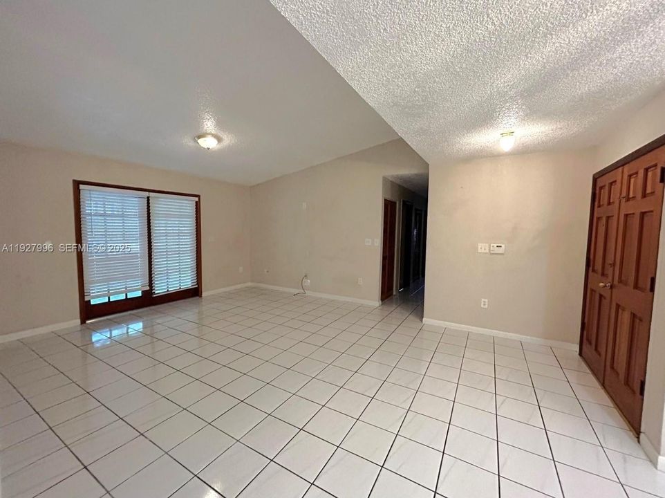 出租: $4,500 (3 贝兹, 2 浴室, 1743 平方英尺)