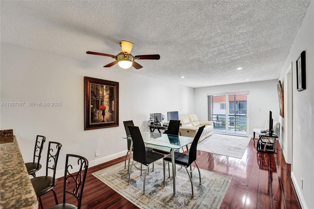 For Sale: $209,900 (2 beds, 2 baths, 1100 Square Feet)