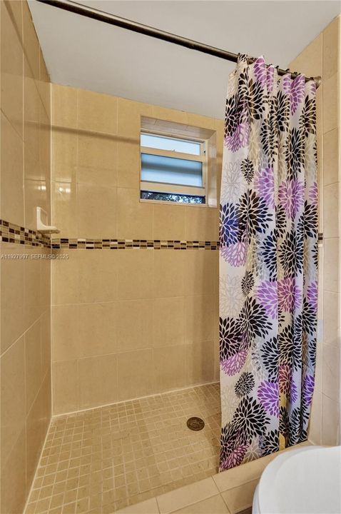 For Sale: $209,900 (2 beds, 2 baths, 1100 Square Feet)