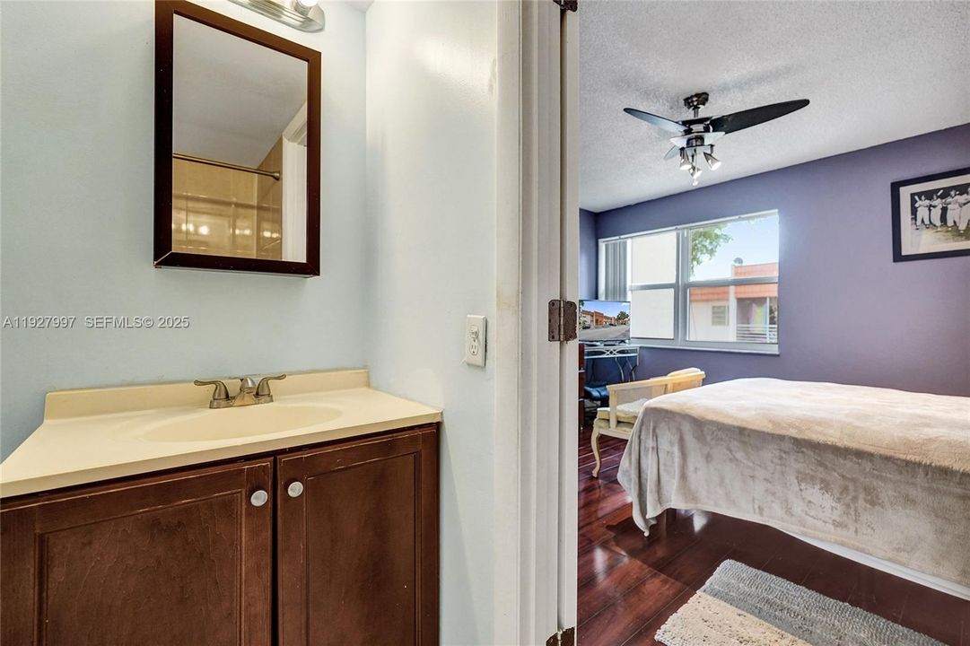 For Sale: $209,900 (2 beds, 2 baths, 1100 Square Feet)