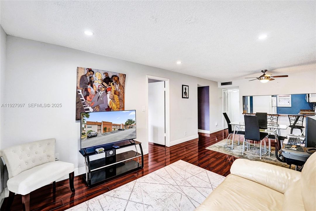 For Sale: $209,900 (2 beds, 2 baths, 1100 Square Feet)