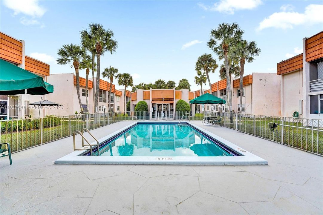 For Sale: $209,900 (2 beds, 2 baths, 1100 Square Feet)