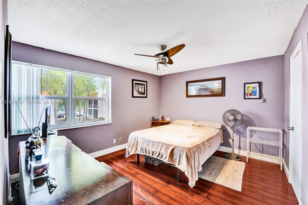 For Sale: $209,900 (2 beds, 2 baths, 1100 Square Feet)