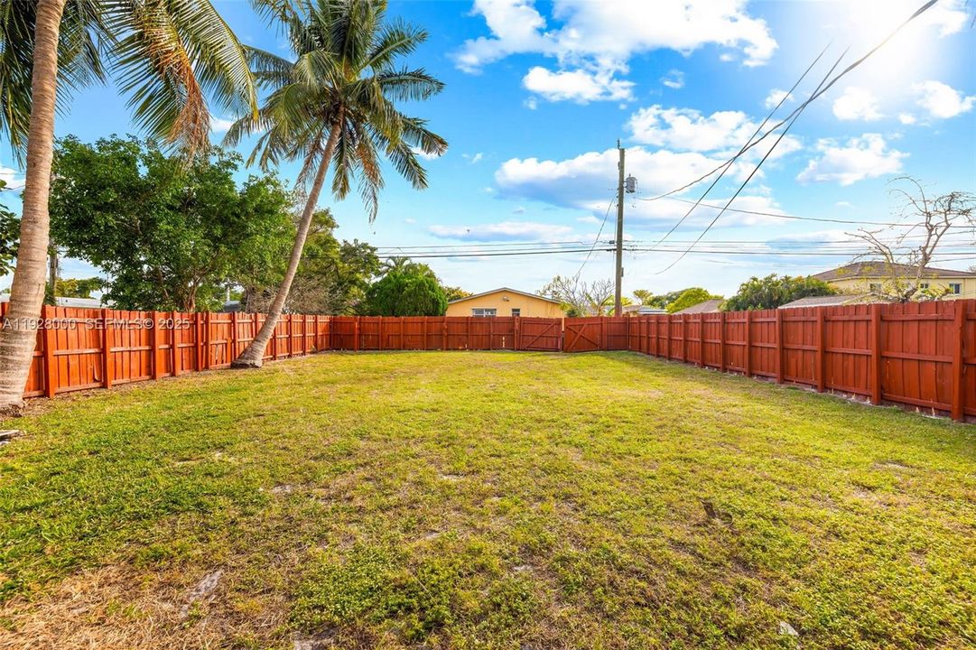 В аренду: $2,200 (2 спален, 1 ванн, 812 Квадратных фут)