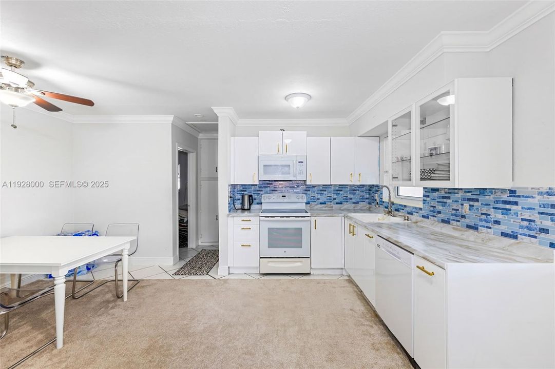 В аренду: $2,200 (2 спален, 1 ванн, 812 Квадратных фут)