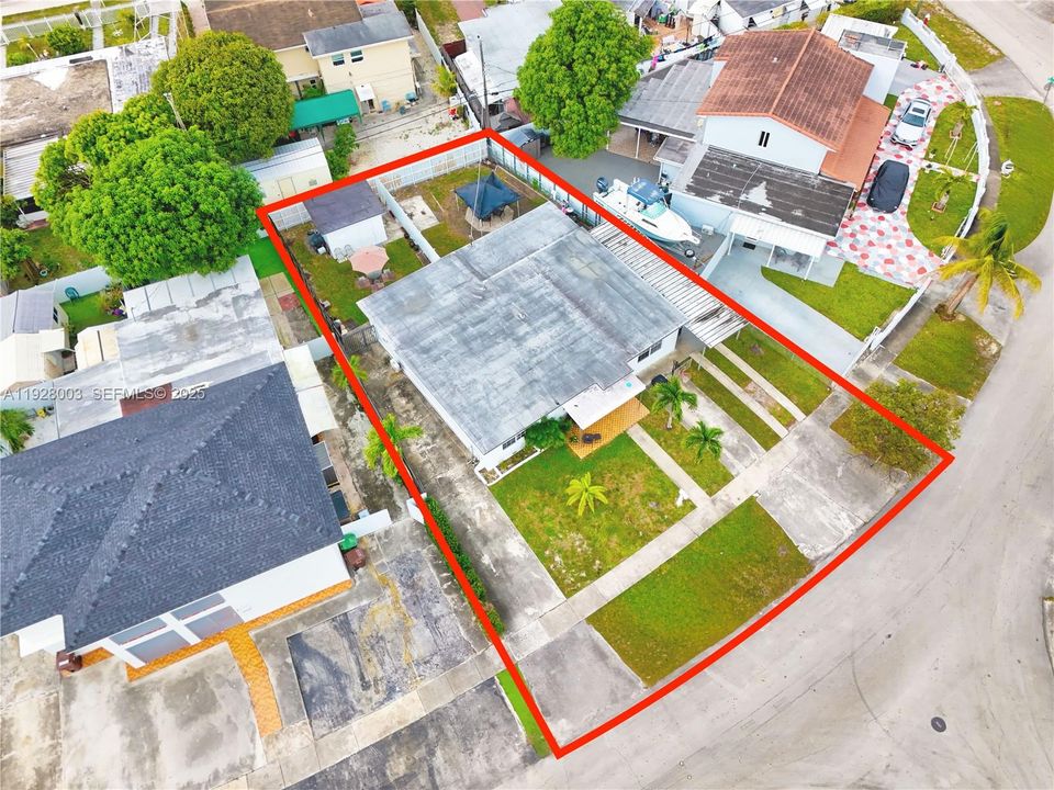 For Sale: $620,000 (2 beds, 1 baths, 1716 Square Feet)