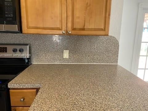 For Sale: $620,000 (2 beds, 1 baths, 1716 Square Feet)